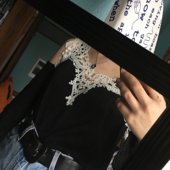 Tops - π» Cold Shoulder Top with Lace Collar Detail π» Tops - π» Cold Shoulder Top with Lace Collar Detail π»